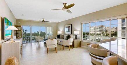13105 Vanderbilt DR 405, Naples 34110, FL