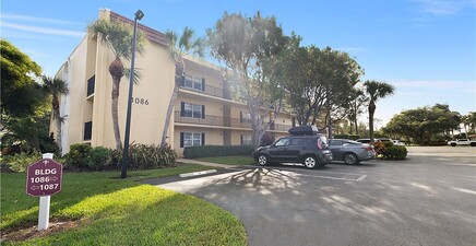 1086 Forest Lakes DR 9305, Naples 34105, FL