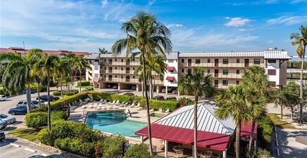 801 River Point DR 201A, Naples 34102, FL