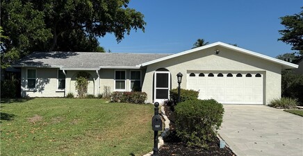 537 Landmark DR, Naples 34112, FL