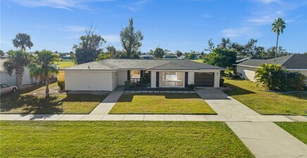33 Golfview PL, Rotonda West 33947, FL