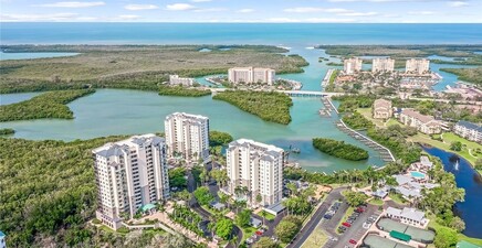 425 Cove Tower DR 403, Naples 34110, FL