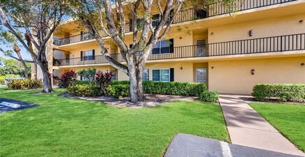 1086 Forest Lakes DR 102, Naples 34105, FL