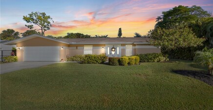 2569 Outrigger LN, Naples 34104, FL
