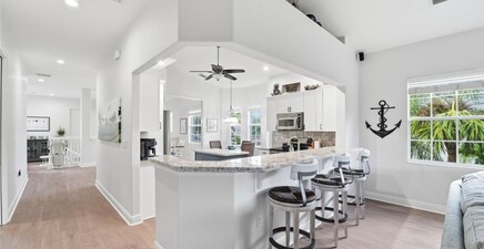 7842 Hawthorne DR 1703, Naples 34113, FL