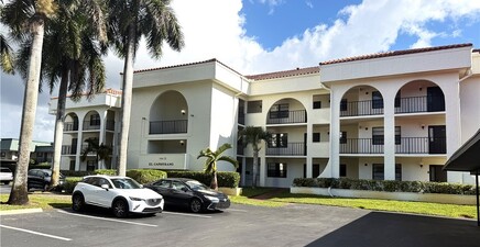 700 Valley Stream DR 303, Naples 34113, FL