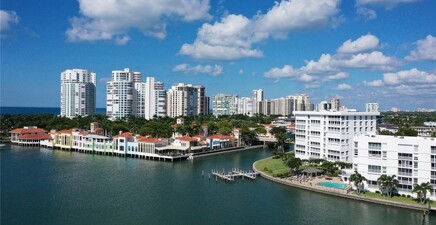 250 Park Shore DR E 101, Naples 34103, FL