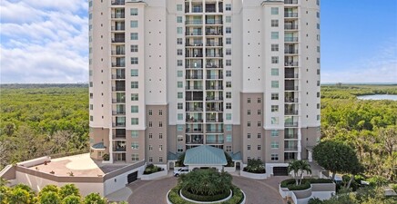 445 Cove Tower DR 702, Naples 34110, FL