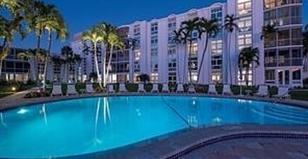 400 Park Shore DR 102, Naples 34103, FL