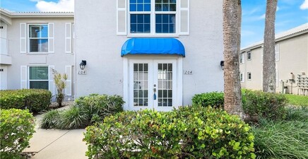 834 Gulf Pavilion DR 204, Naples 34108, FL