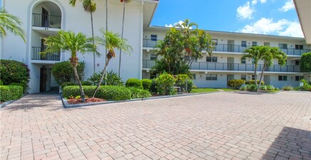 41 High Point CIR S 303, Naples 34103, FL