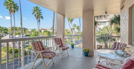 893 Collier CT 3-301, Marco Island 34145, FL