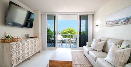 140 Seaview CT 304S, Marco Island 34145, FL