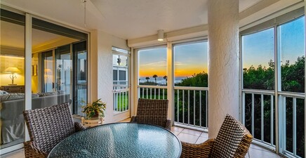 20 Seagate DR 103, Naples 34103, FL