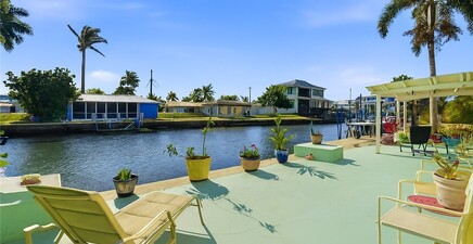 2607 Bayshore DR, Matlacha 33993, FL