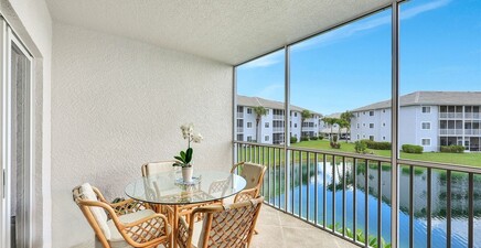 7842 Regal Heron CIR 204, Naples 34104, FL