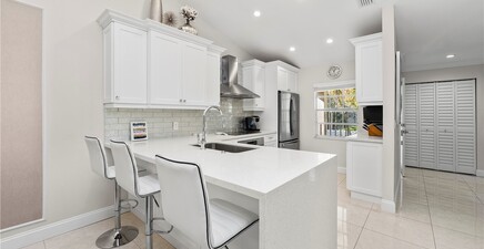 1714 Kings Lake BLVD 201, Naples 34112, FL