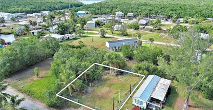 102 Egret LN, Everglades City 34139, FL