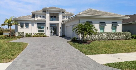 14370 Laguna Springs LN, Naples 34114, FL