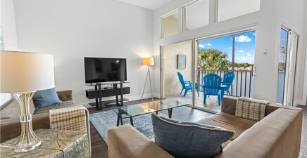 2711 Citrus Lake DR F302, Naples 34109, FL