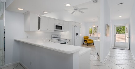 6660 Beach Resort DR 16, Naples 34114, FL