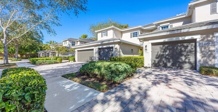7099 Pond Cypress CT 5-201, Naples 34109, FL