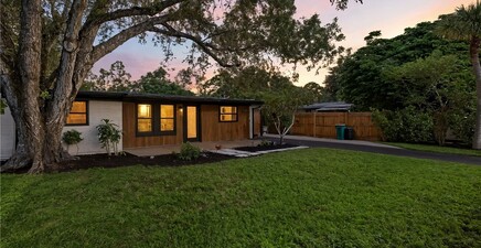 1280 Pine ST, Naples 34104, FL