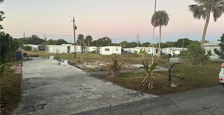 317 Lantern LN, North Fort Myers 33917, FL