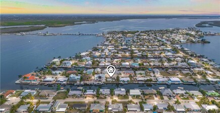 2742 Bruce ST, Matlacha 33993, FL