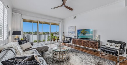 9566 Gulf Shore DR 201, Naples 34108, FL