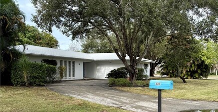 347 Burning Tree, Naples 34105, FL