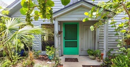 1323 Solana RD 2, Naples 34103, FL