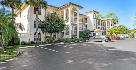 265 Deerwood CIR 3, Naples 34113, FL