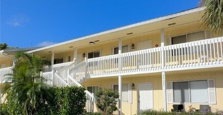 4629 Bayshore DR J7, Naples 34112, FL