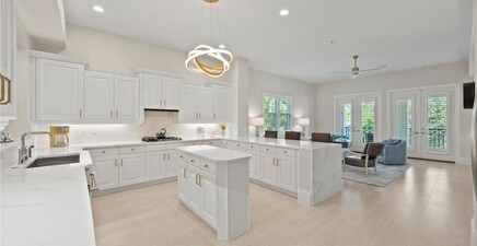 2886 Castillo CT 103, Naples 34109, FL