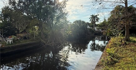 77 Oak ST, North Fort Myers 33903, FL