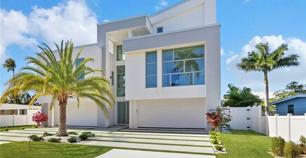 1798 Holiday LN, Naples 34104, FL