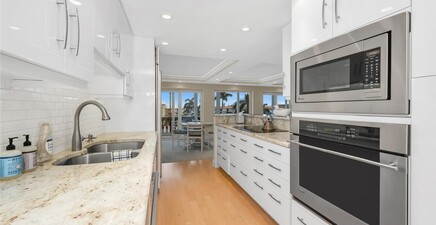 3003 Gulf Shore BLVD N 404, Naples 34103, FL