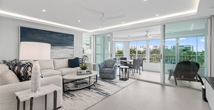 21 Bluebill AVE B-302, Naples 34108, FL