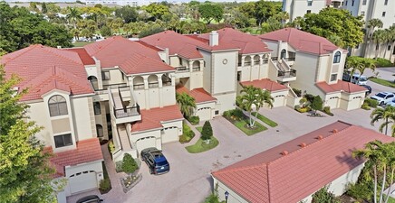 7048 Pelican Bay BLVD C302, Naples 34108, FL