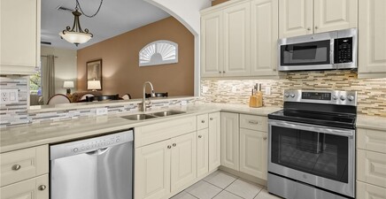 8103 Woodridge Pointe DR, Fort Myers 33912, FL