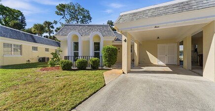 4 E Greens CIR, Lehigh Acres 33936, FL