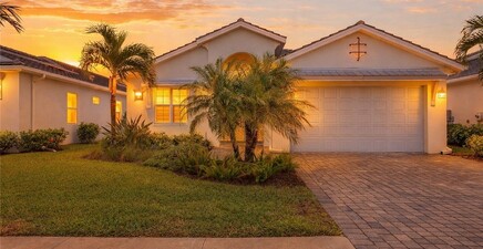 8880 Redonda DR, Naples 34114, FL