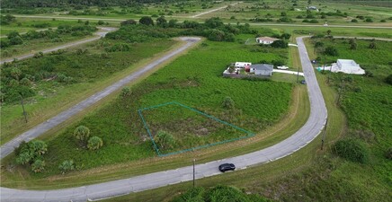 770 Shark LN, Labelle 33935, FL