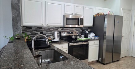 977 Hampton CIR 118, Naples 34105, FL