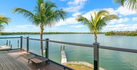 232 Harbor PL N, Goodland 34140, FL