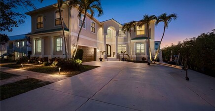 132 E Hilo ST, Naples 34113, FL