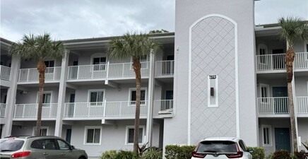 7823 Regal Heron CIR 9, Naples 34104, FL