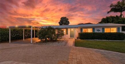 1105 Christopher CT, Naples 34104, FL