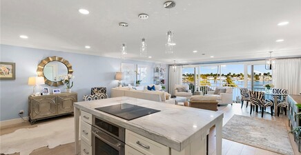 2800 Gulf Shore BLVD N 305, Naples 34103, FL